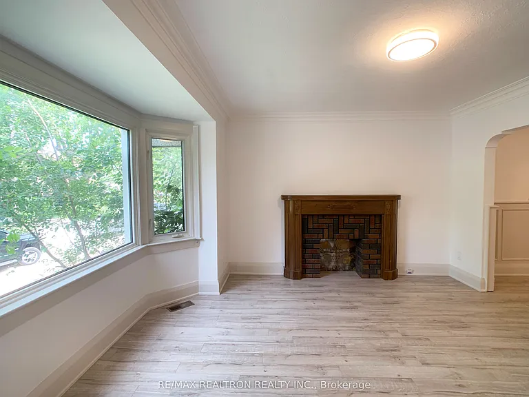 48 Mann Ave — Photo 2