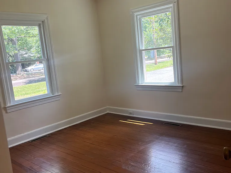 319 Linden Ave — Photo 10