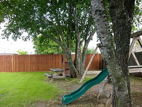 5th image of 225 Lake Travis Dr
