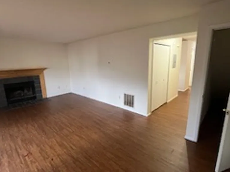 Price Drop! Charming 3 Bed 2.5 Bath Townhome! *6-Month Leases Accepted!* — Photo 5