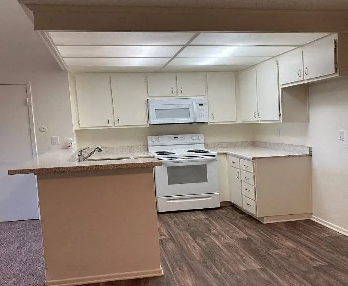Villa del Sol Apartments — Photo 10