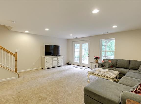 3rd image of 513 Creekwillow Dr