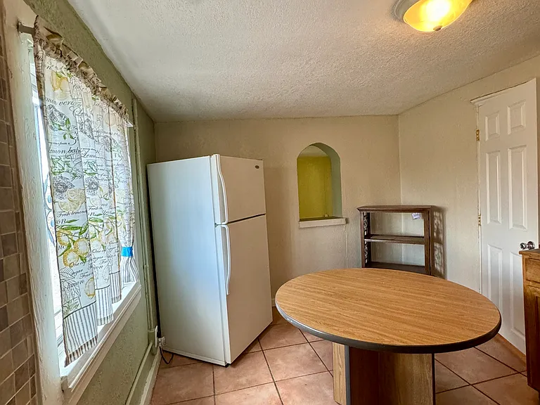 708 W Missouri Ave #B — Photo 3