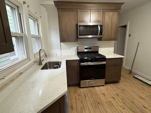 3rd image of 218 N 4th Ave