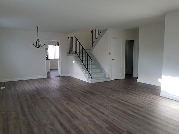 2nd image of 814 12th St APT 10