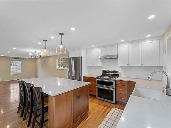 5th image of 10 Victoria Dr