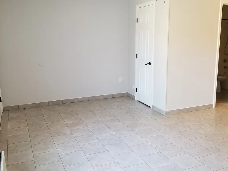 Redlands Pines Apartments — Photo 21