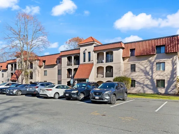 685 Oak St #13-9, Brockton, MA 02301