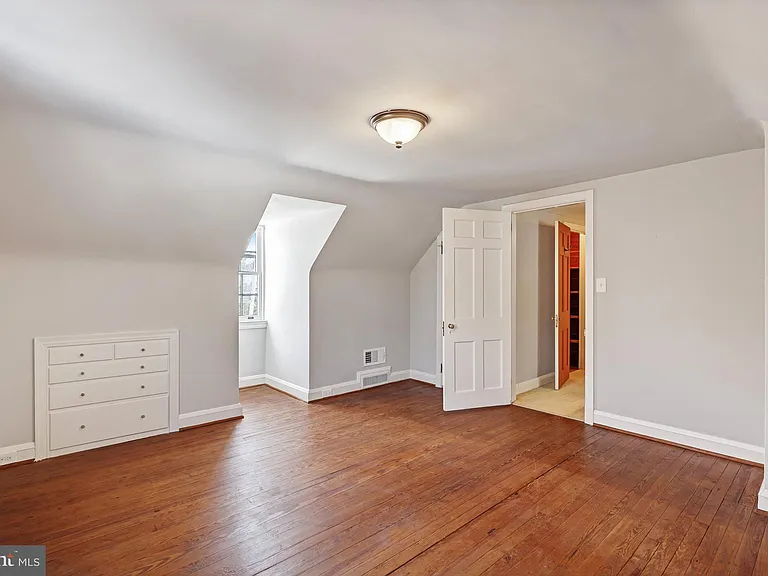 3916 Military Rd — Photo 30