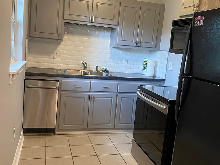 1322 Euclid Ave NE #12 — Photo 3