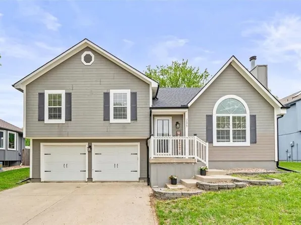 245 NE Chateau Dr, Blue Springs, MO 64014