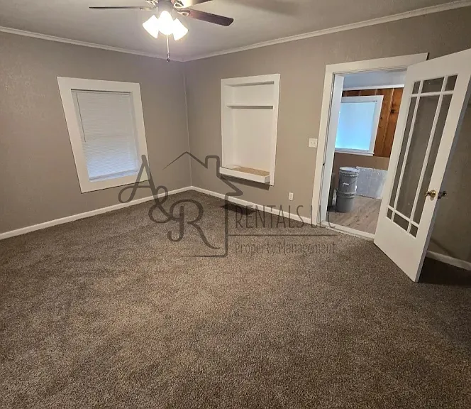 513 E Adams St — Photo 3