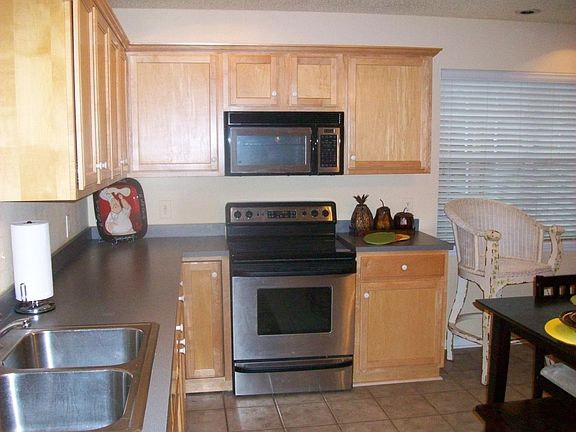 3rd image of 2 Lakelook Dr