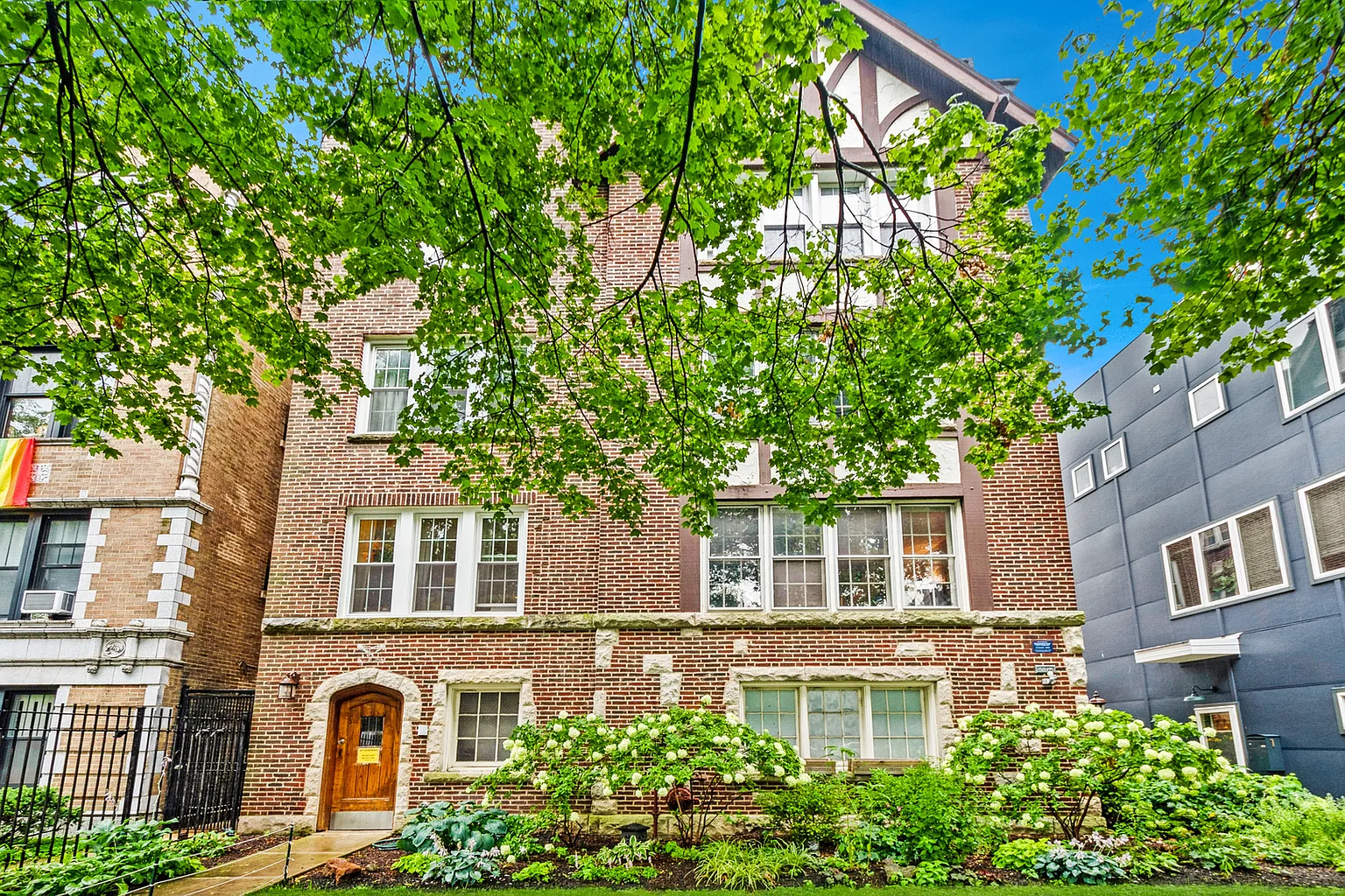 1529 W Estes Ave APT 1B photo 1