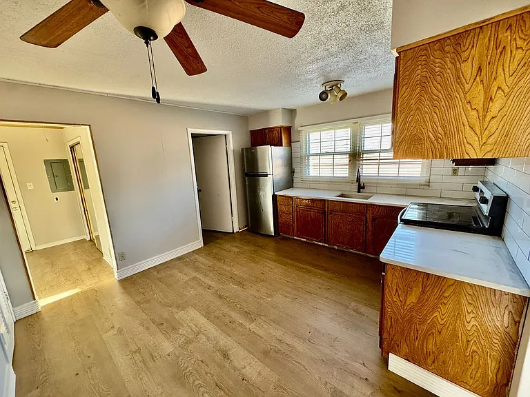 77 Executive Ln — Photo 7