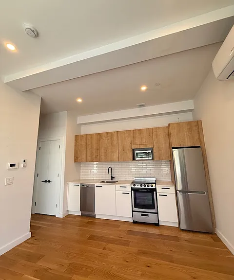499 Lexington Ave #2F — Photo 2
