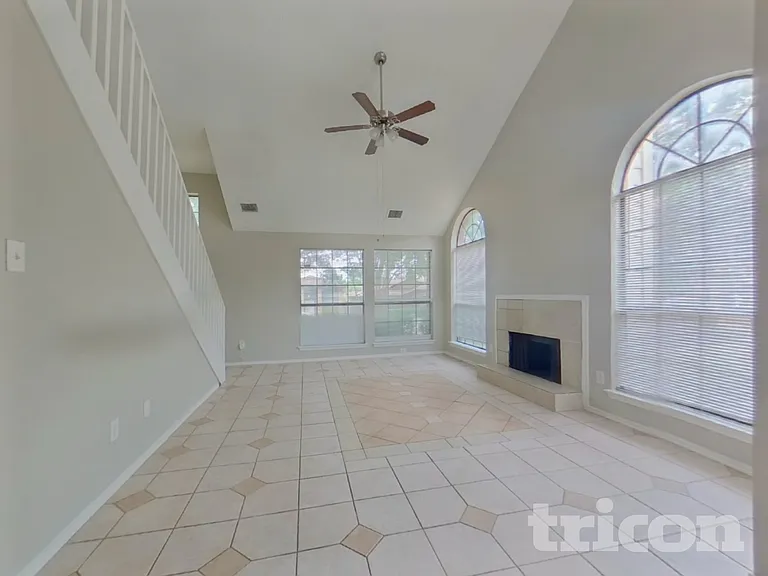 525 Horse Shoe Bnd — Photo 3