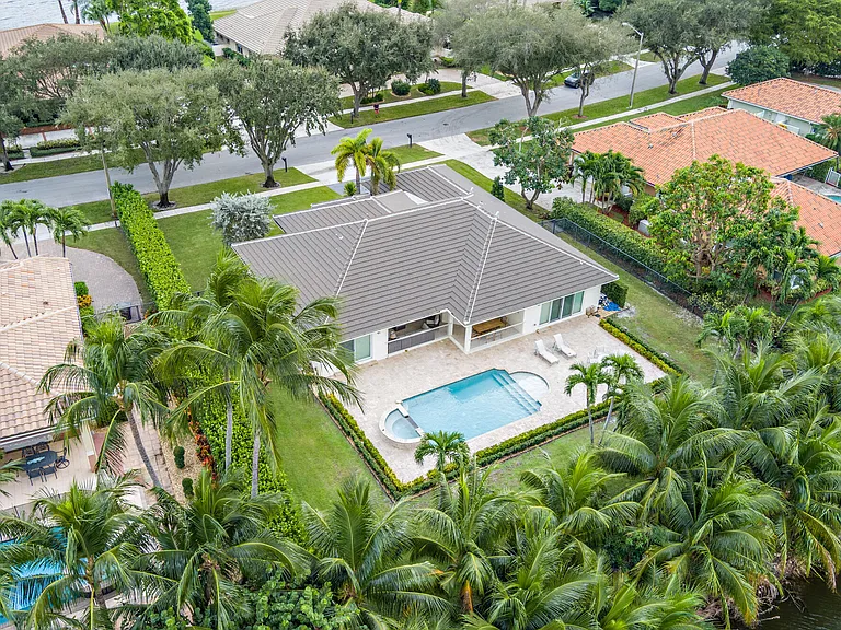 3317 Embassy Dr — Photo 37