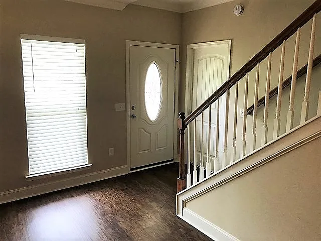 4 bed, 3.5 bath, 2081 sqft, $2,640 — Photo 2