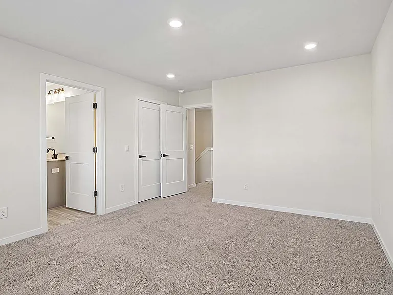 4 bed, 2003 sqft, $2,400 — Photo 3