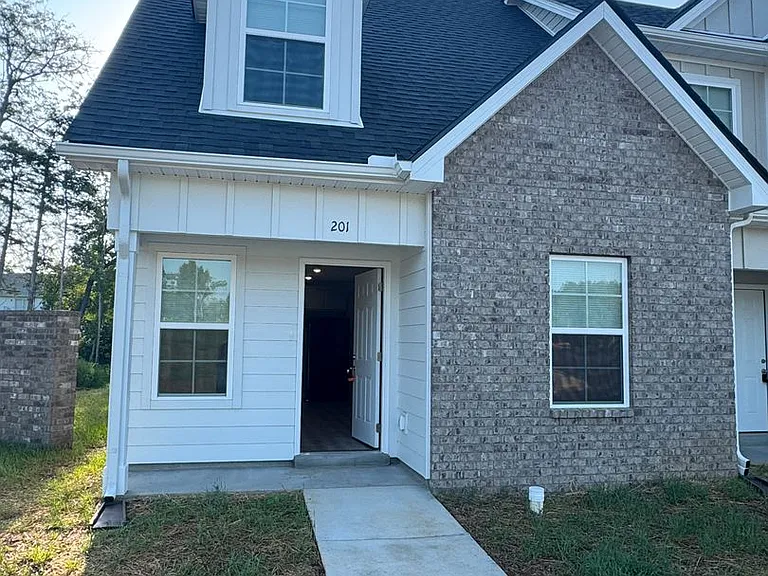 201 Mountaindale Dr — Photo 1