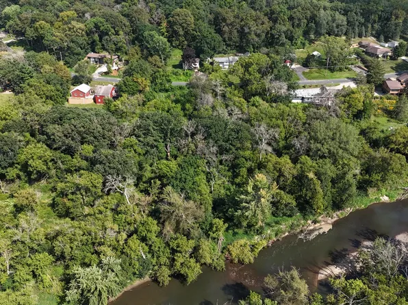 2421 E River Rd NE, Rochester, MN 55906