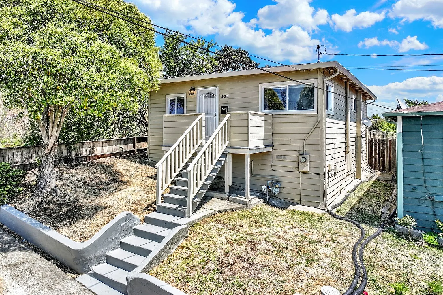 536 Alden St photo 1
