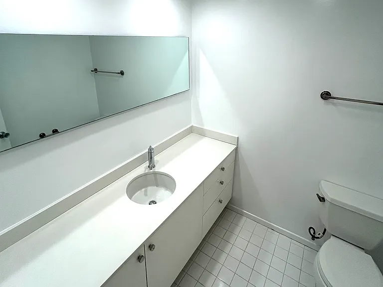 1346 N Laurel Ave #101 — Photo 7