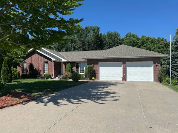 1613 Woodland Rd, Aurora, NE 68818