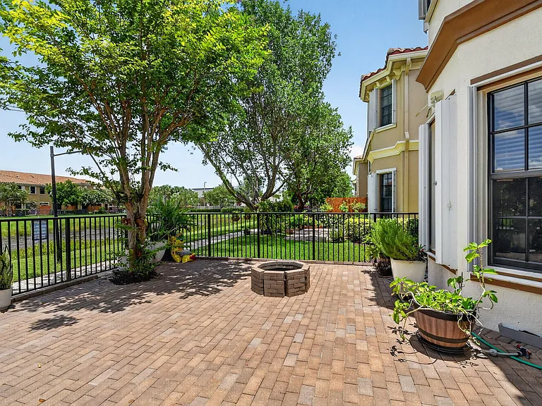 10139 Wellington Parc Dr — Photo 40