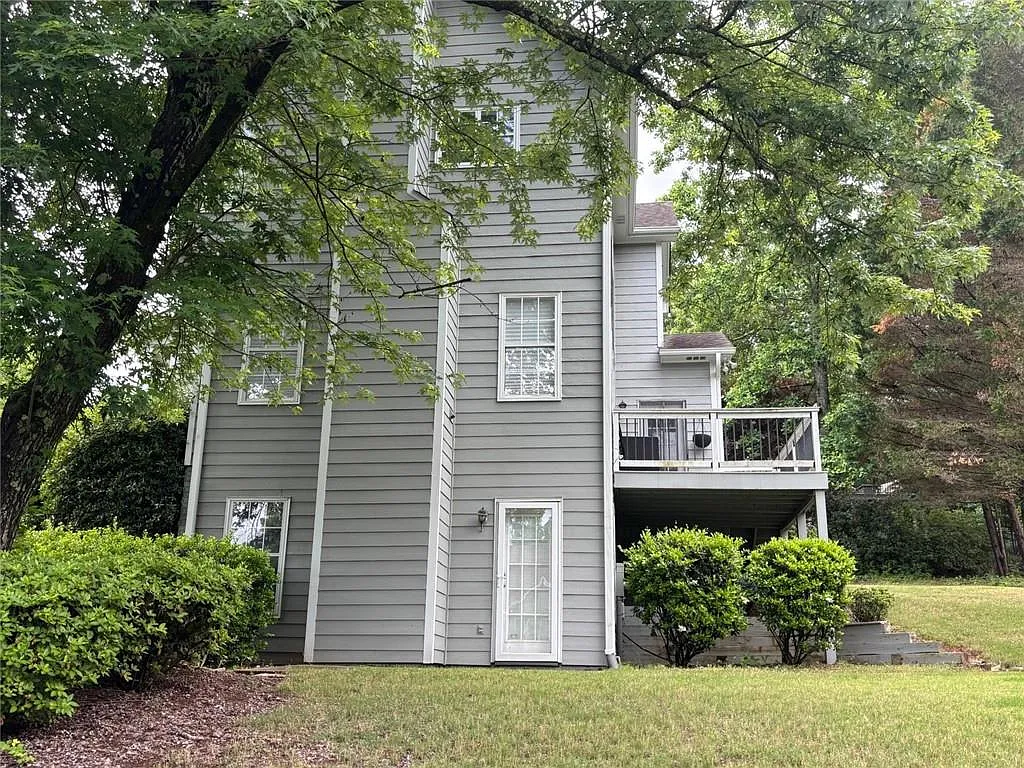 4 bed, 3.5 bath, 2394 sqft, $3,550 — Photo 2