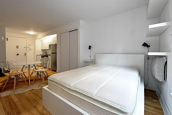 226 West 15th Street — Photo 4