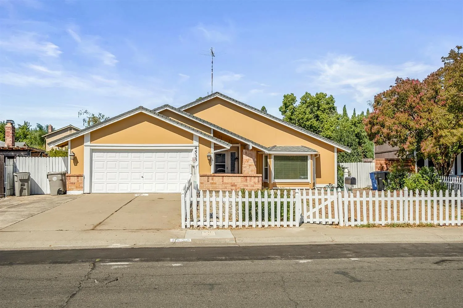 4535 Valley Hi Dr photo 1