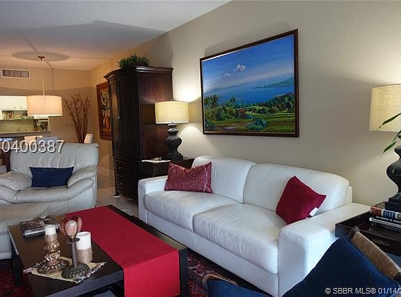 4th image of 120 Lakeview Dr APT 105