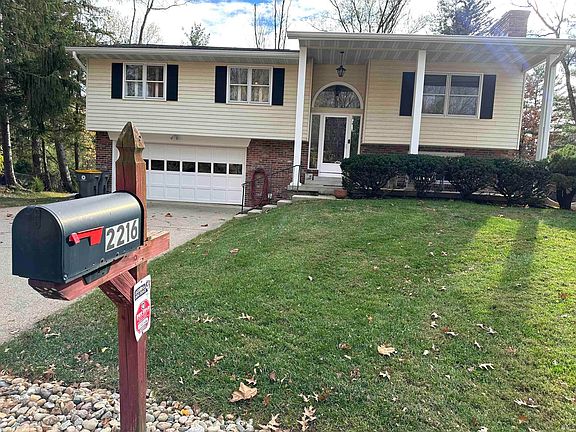 2nd image of 2216 S Sussex Dr