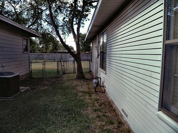 3rd image of 1525 Hursh Ave