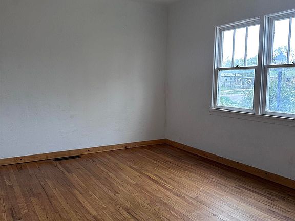 5th image of 1044 4th St