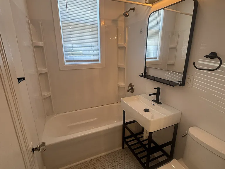 Devonshire Apartments — Photo 28