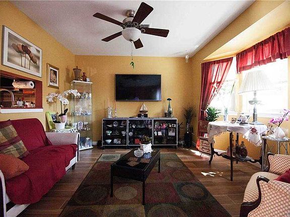 4th image of 324 Peninsula Blvd APT B