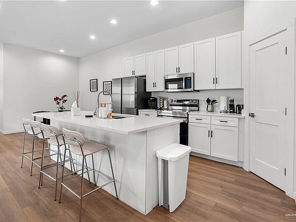3rd image of 2708 W Kerria Ave