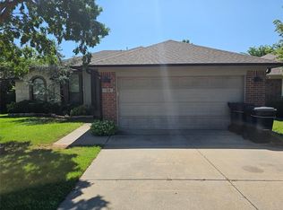 508 Hedgewood Dr, Moore, OK 73160
