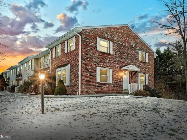 62 Fox Run Dr, York, PA 17403