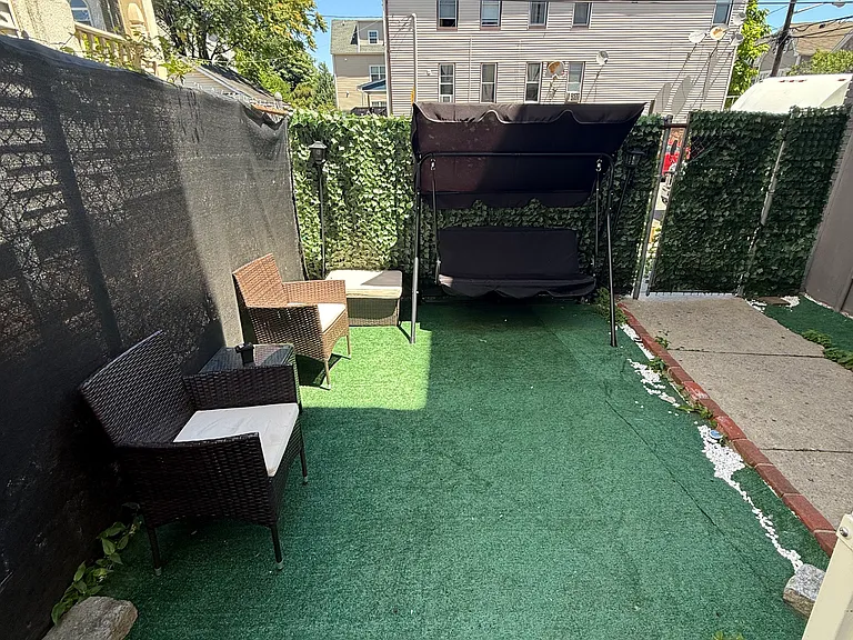 Jackson Ave — Photo 10