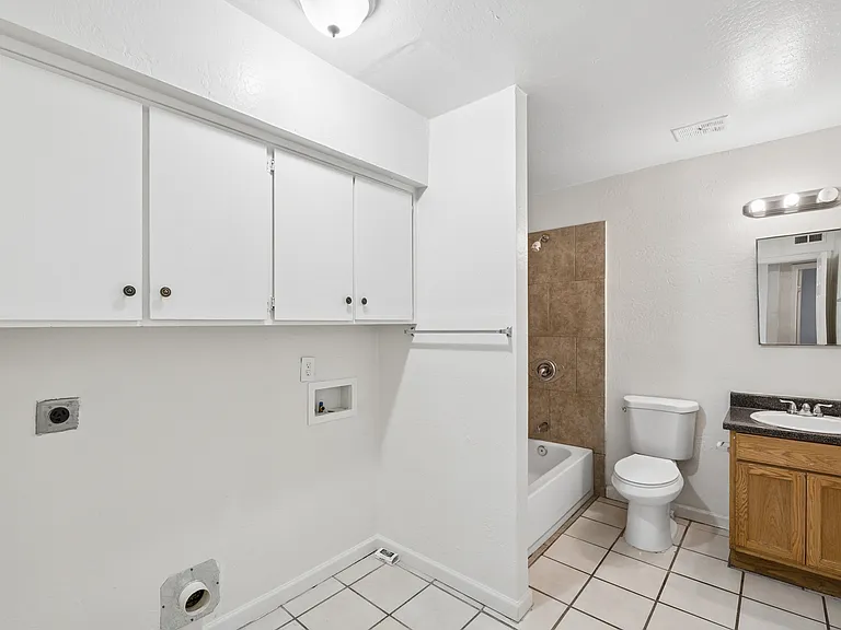 2133 W Adams St #3 — Photo 17