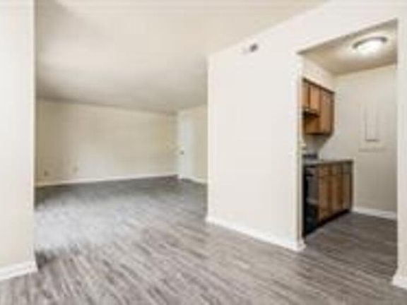 5th image of 4236 Concord Ln #1