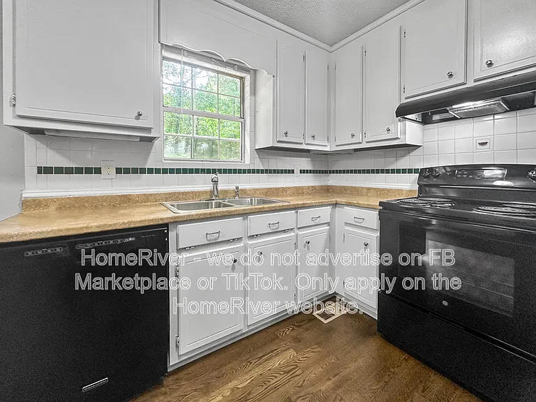 555 Browning Cir — Photo 10