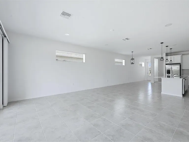 8113 Sternway Rd — Photo 5