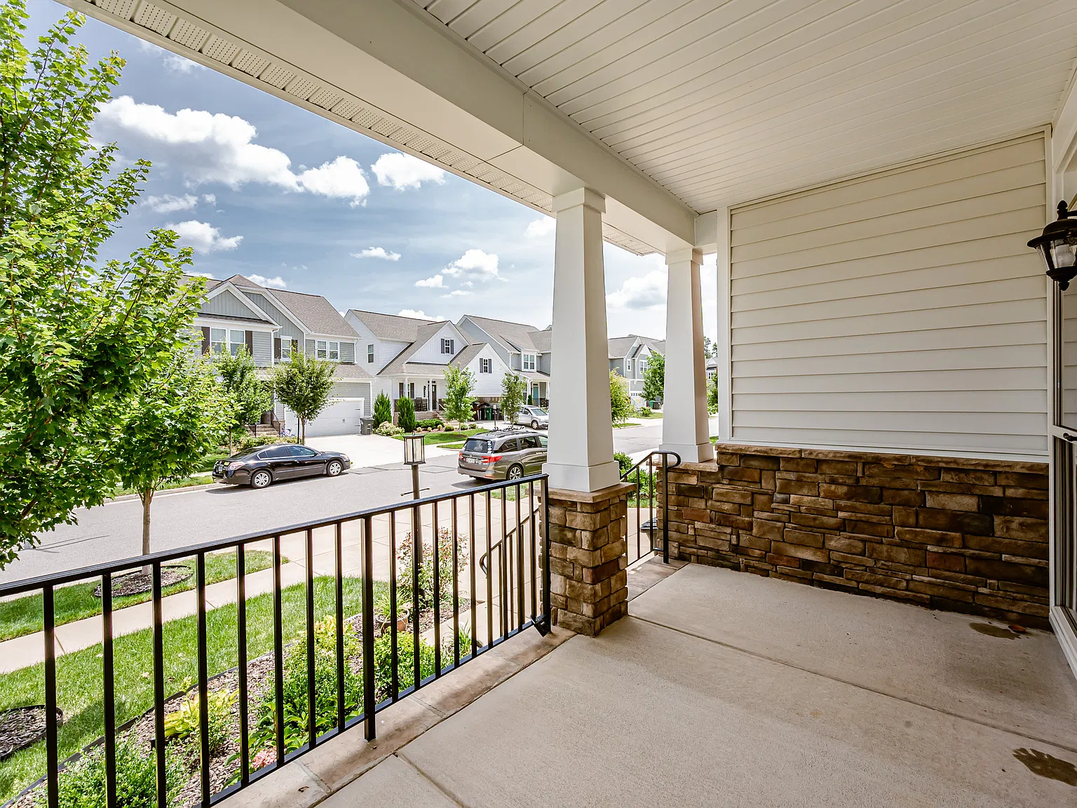 4 bed, 2728 sqft, $3,450 — Photo 4