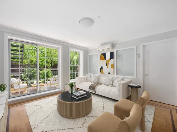 216 Calyer Street image 1 of 15