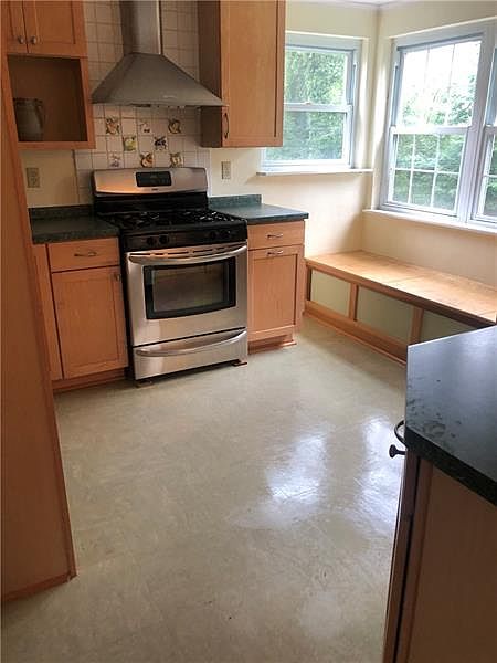 2nd image of 829 Pennwood Dr